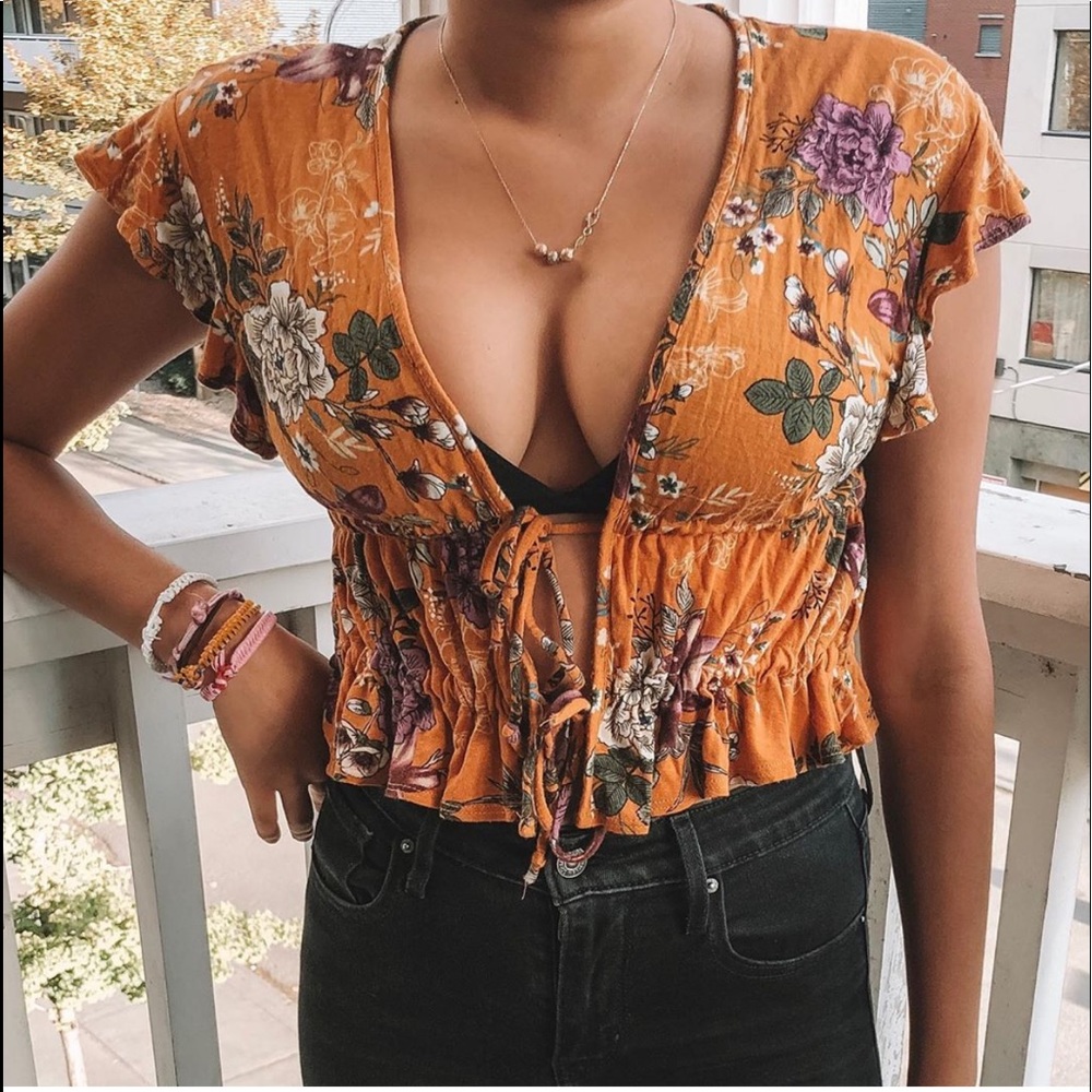 Super Cute Fashion Nova Floral Top